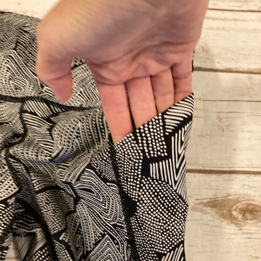 Lululemon Pace Revival Cropped Dottie Tribe Wht/Black With Mesh Panels Leggings - Picture 11 of 12